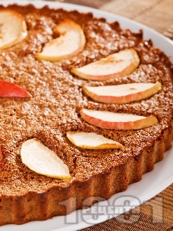 Бърз и лесен меден кекс (сладкиш) с парченца ябълки, грис, канела и какао за десерт (със сода, без захар) - снимка на рецептата